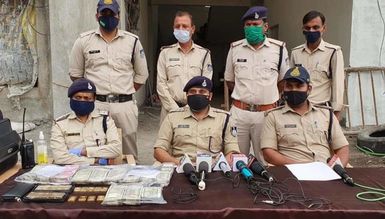 सोने के नकली बिस्किट का सौदा कर 14 लाख 70 हजार रूपये की ठगी के चार आरोपी गिरफ्तार