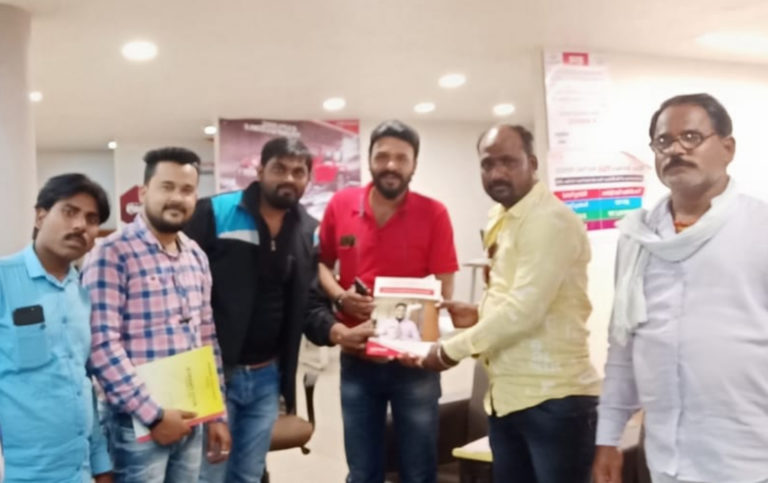 लोन सुरक्षा बीमा के बावजूद कंपनी माँग रही गाड़ी की ईएमआई – पीड़िता का आरोप, कलेक्टर और एसपी से की जाँच की माँग