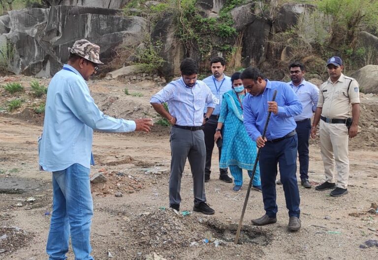 छायादार, फलदार एवं औषधीय पौधे लगाएं और फेंसिंग काटने वालों के खिलाफ करें एफ.आई.आर. – कलेक्टर