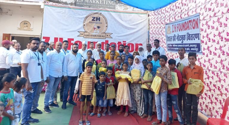 ज़ेड एच फाउंडेशन ने रेड क्रॉस के मार्गदर्शन में बच्चों को बाँटी नोटबुक