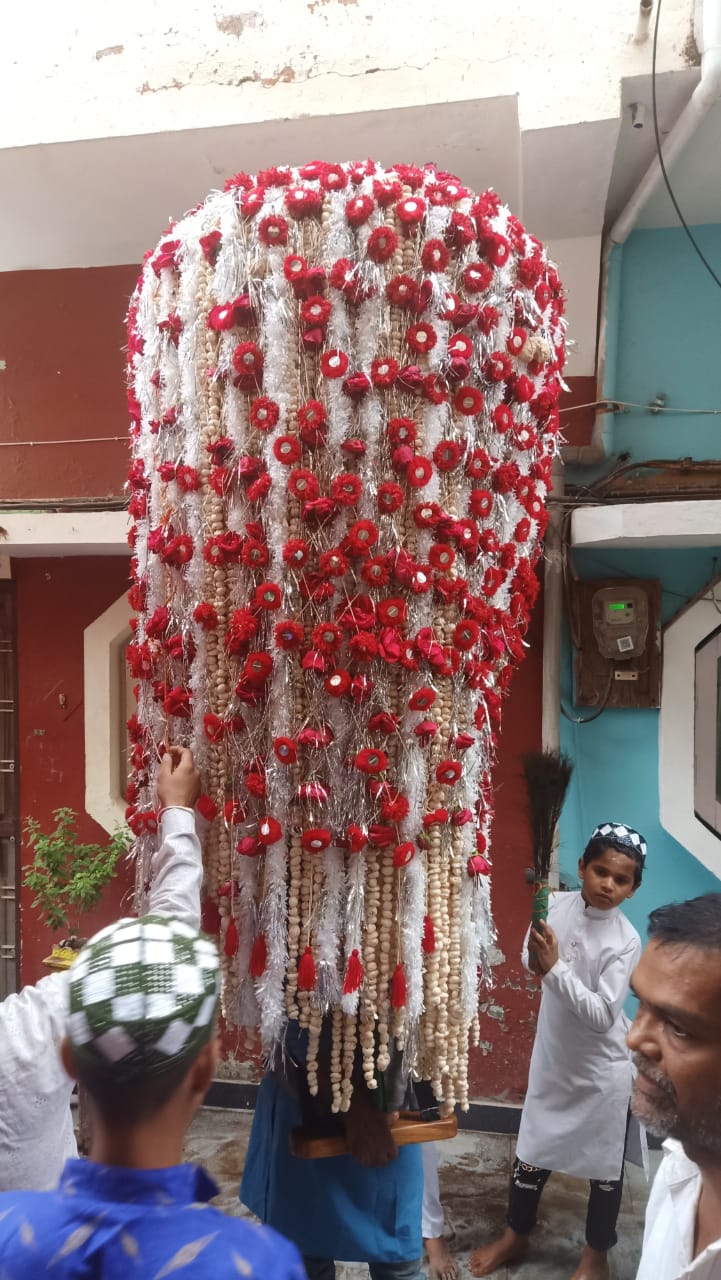 20 साल से प्याले के लिए हिन्दू घर पर दस्तक देती है मकबूल बाबा और दादा दरबार की ताजिया