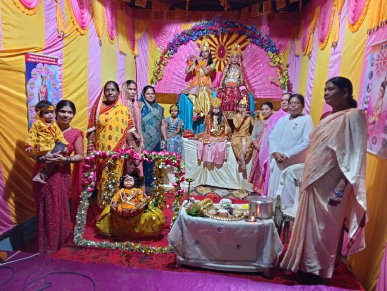माँ नर्मदा के तट पर हुआ कृष्ण जन्मोत्सव